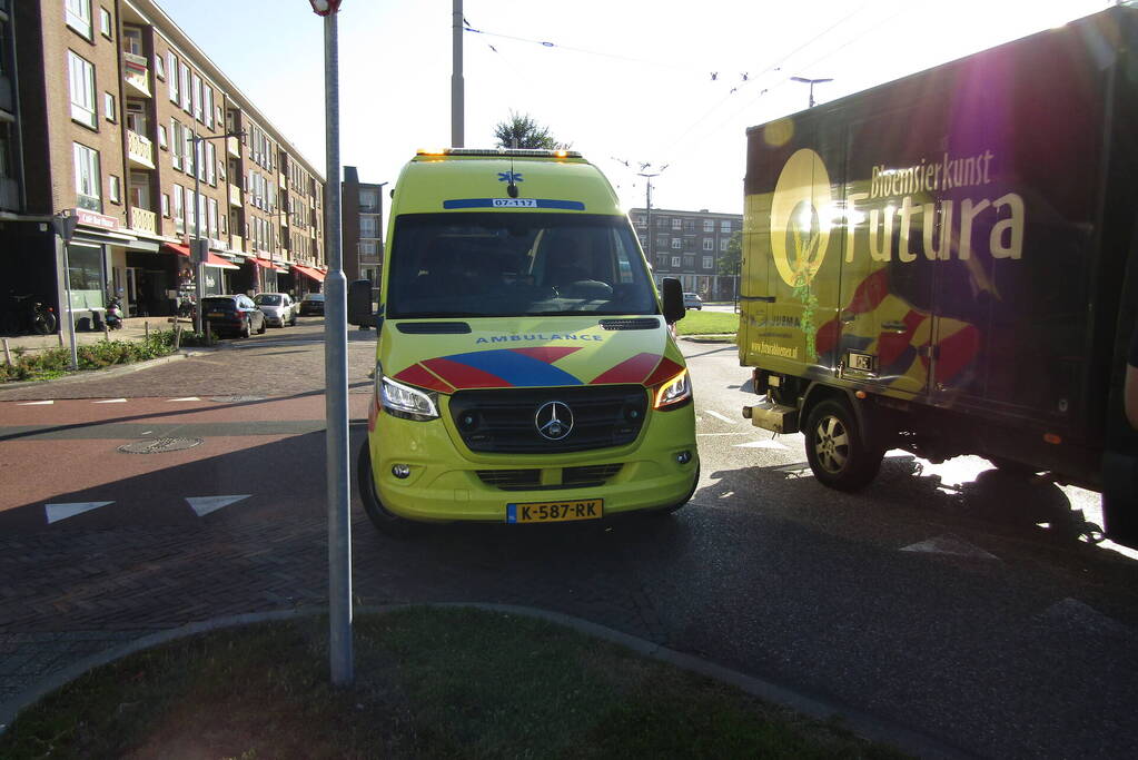 Aanrijding tussen een bakfiets en personenauto