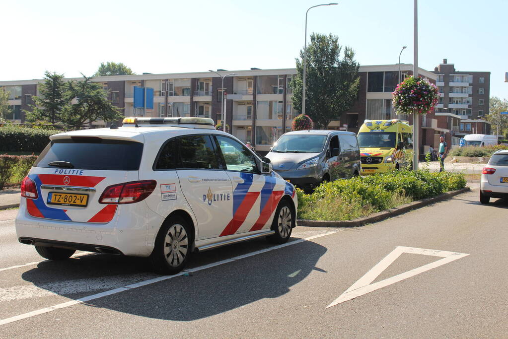 Fietser aangereden bij oversteekplaats door auto