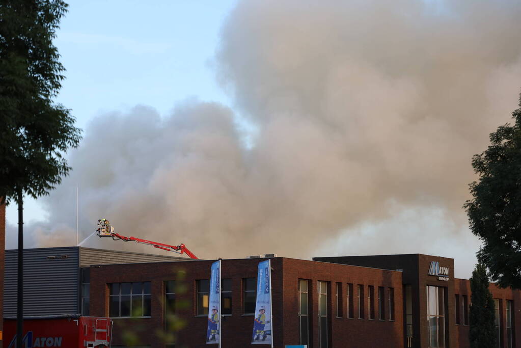 Flinke rookontwikkeling bij zeer grote brand