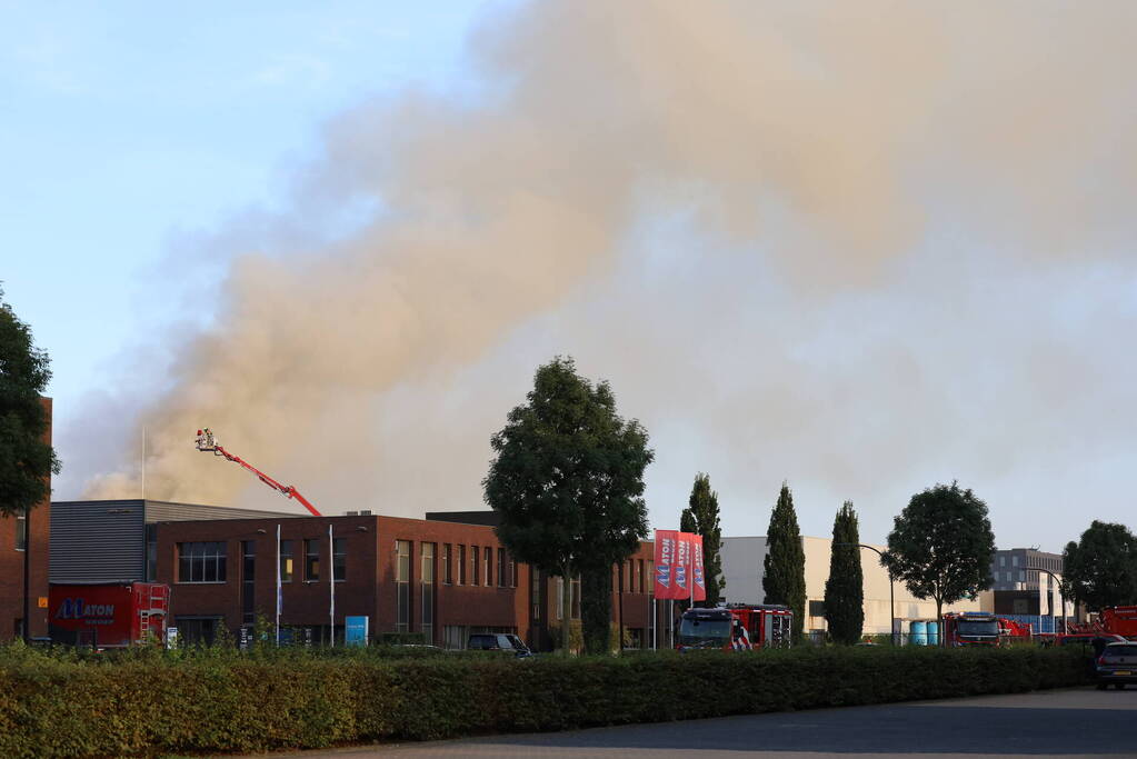 Flinke rookontwikkeling bij zeer grote brand