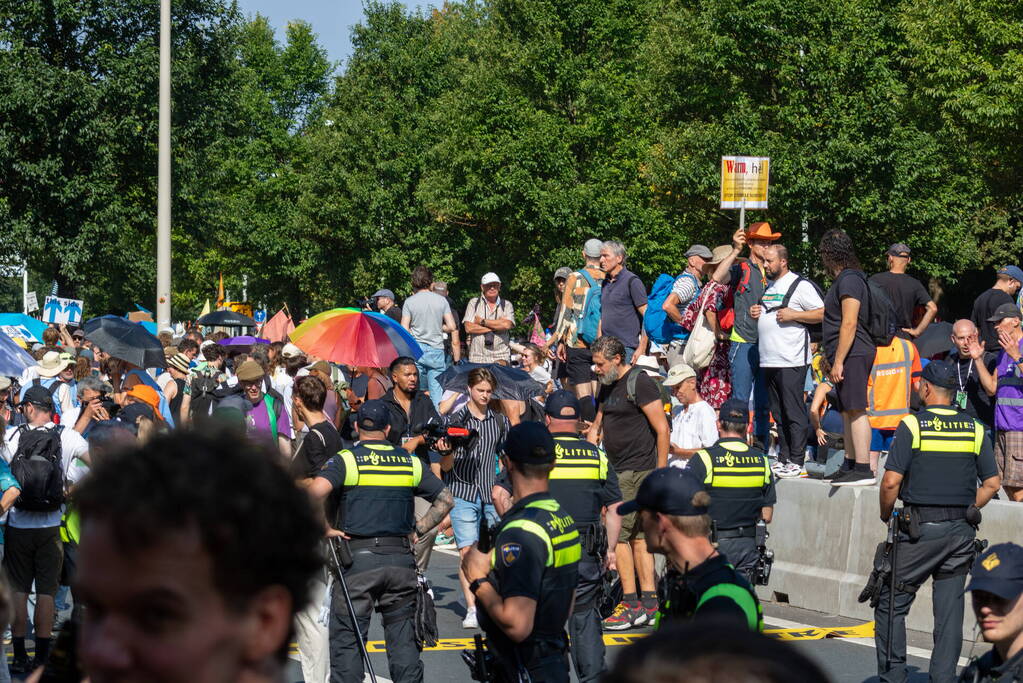 XR-demonstranten verzamelen zich voor nieuwe grote demonstratie