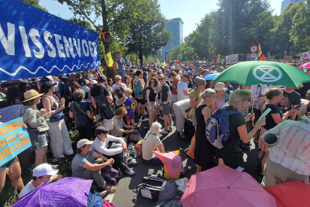 XR-demonstranten verzamelen zich voor nieuwe grote demonstratie