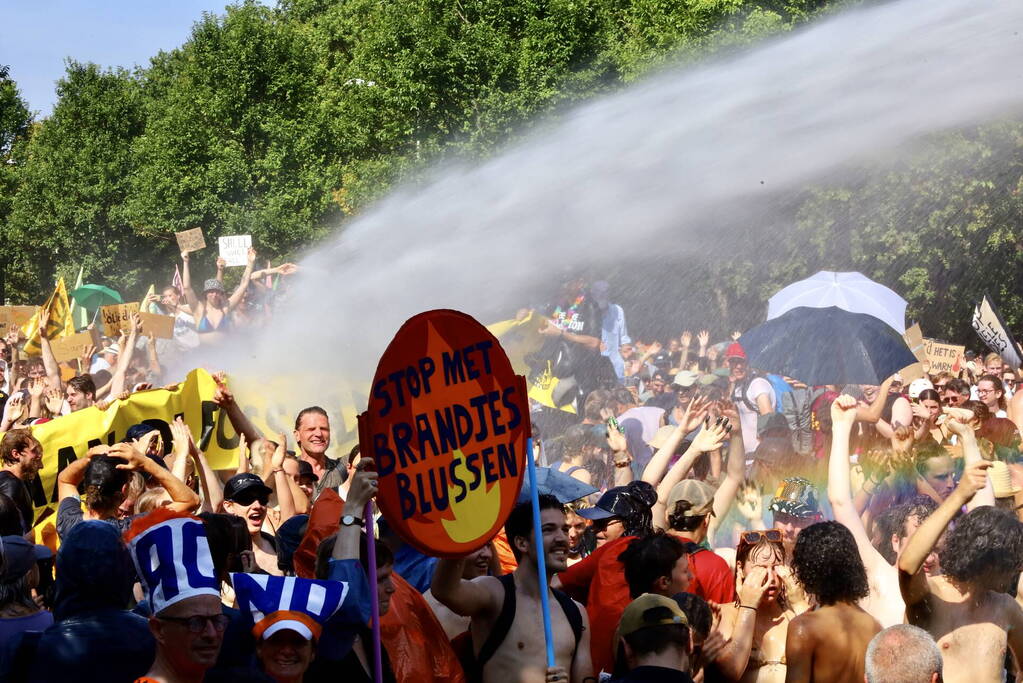 XR-demonstranten verzamelen zich voor nieuwe grote demonstratie