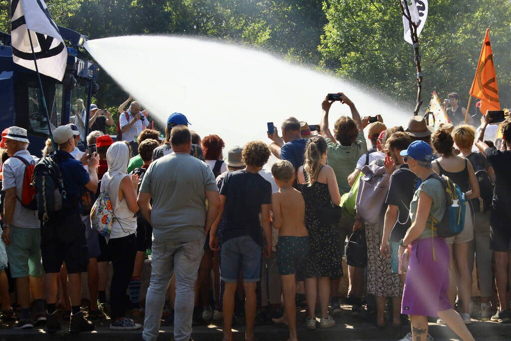 XR-demonstranten verzamelen zich voor nieuwe grote demonstratie