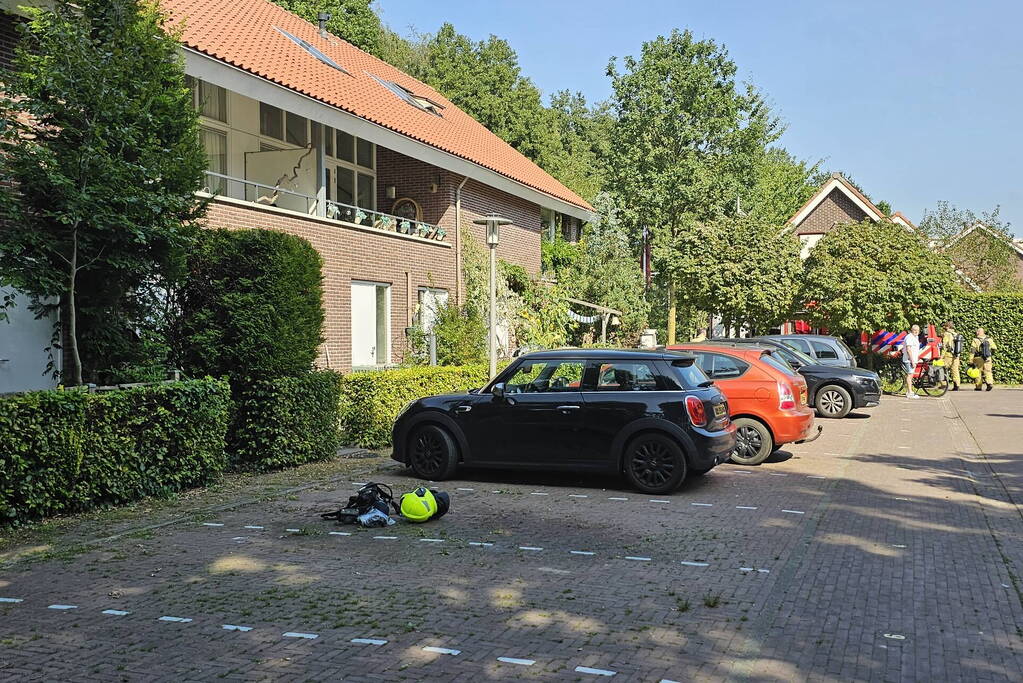 Brandweer forceert deur voor woningbrand