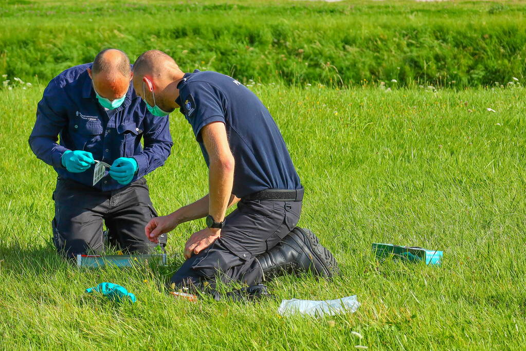 Politie verricht onderzoek bij luchthaven