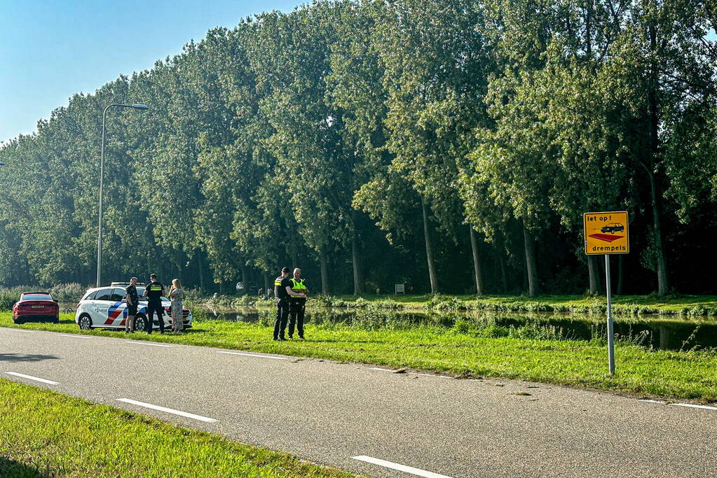 BMW verdwijnt volledig onder water