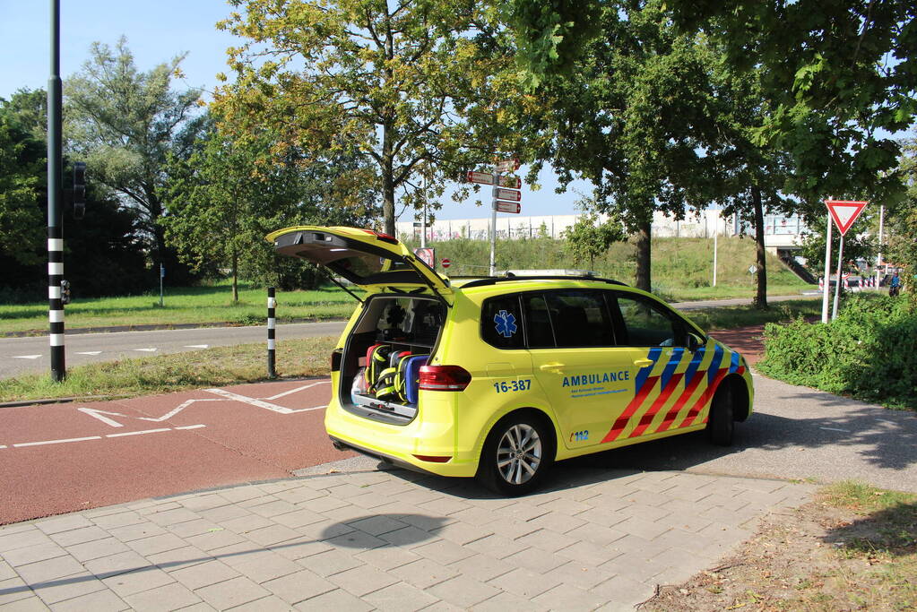 Automobilist botste op paal