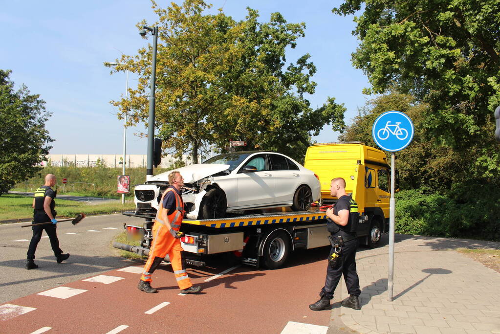 Automobilist botste op paal