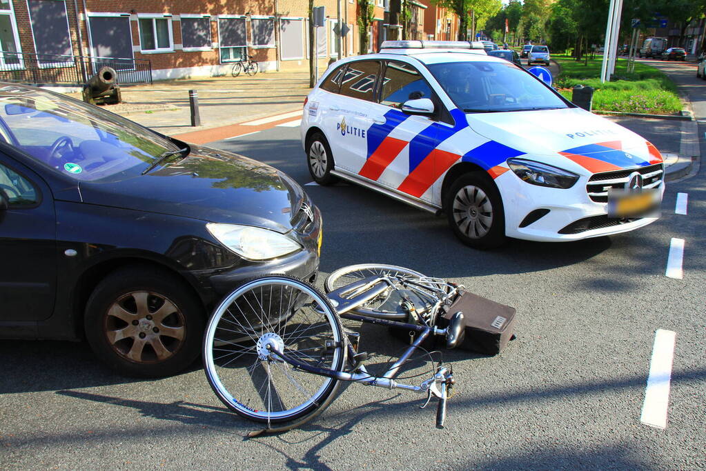 Fietser in botsing met automobilist