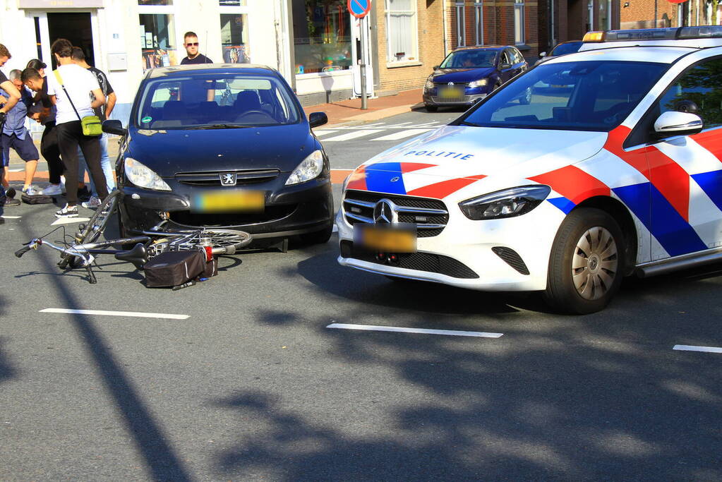 Fietser in botsing met automobilist