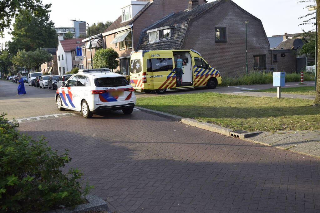 Fietser gewond bij botsing tegen paal