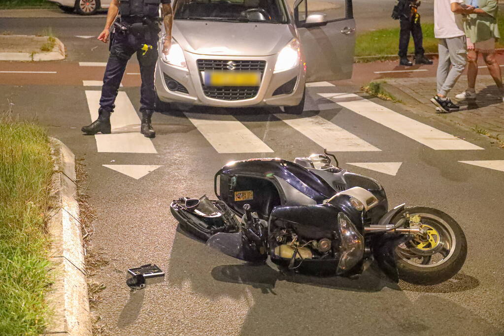 Eigenaar ziet zijn gestolen scooter rijden en zet achtervolging in