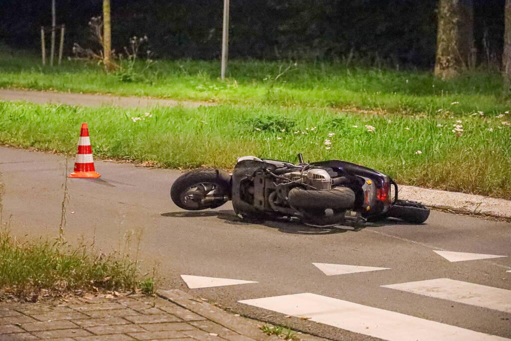 Eigenaar ziet zijn gestolen scooter rijden en zet achtervolging in