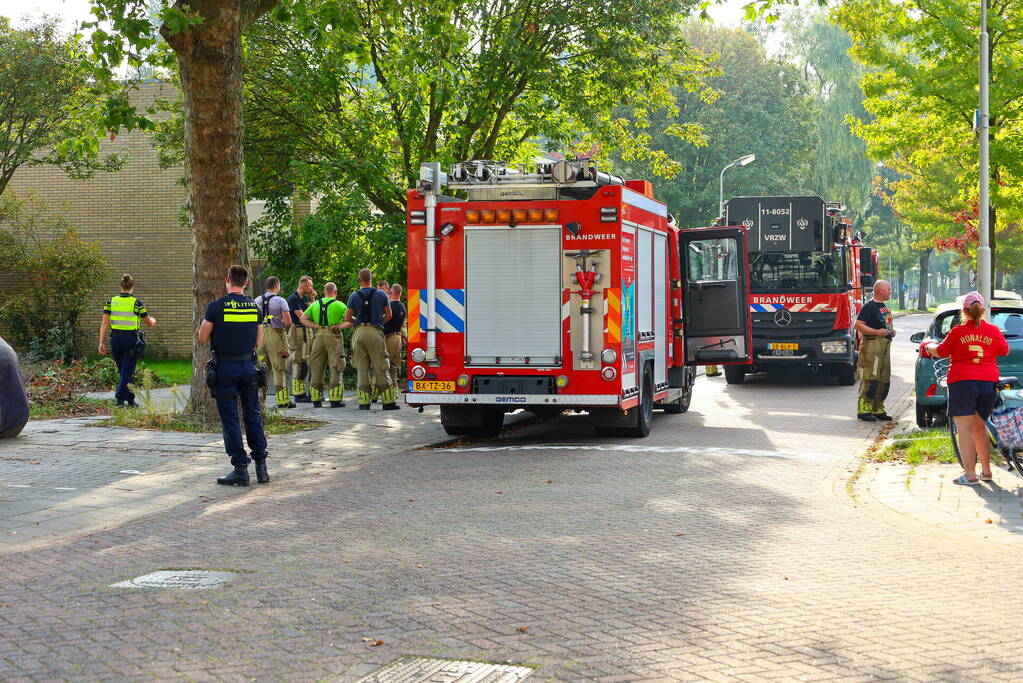 Brandweer forceert woning vanwege brand in keuken