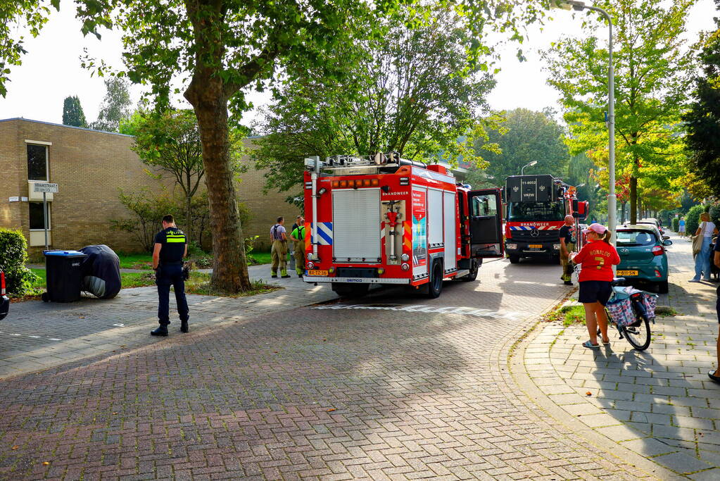 Brandweer forceert woning vanwege brand in keuken