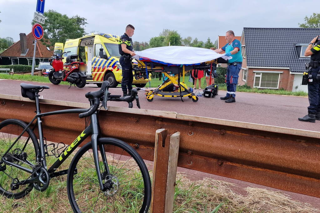 Wielrenner ernstig gewond bij botsing met scooterrijder