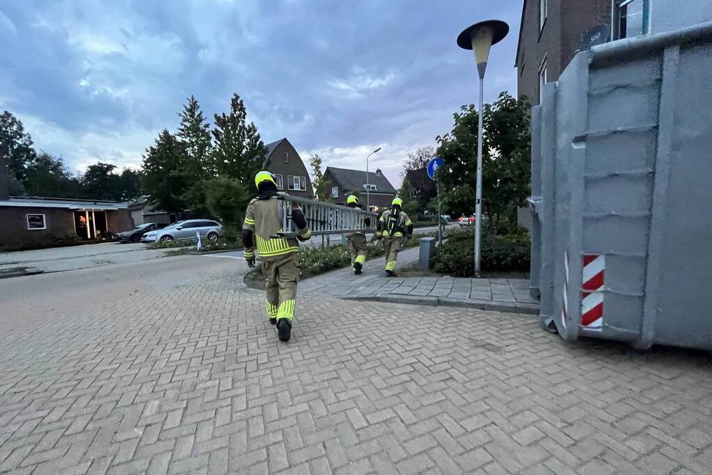 Vrouw buitengesloten van woning