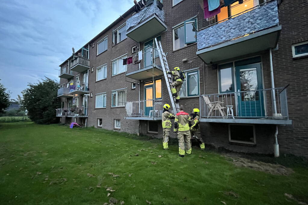 Vrouw buitengesloten van woning