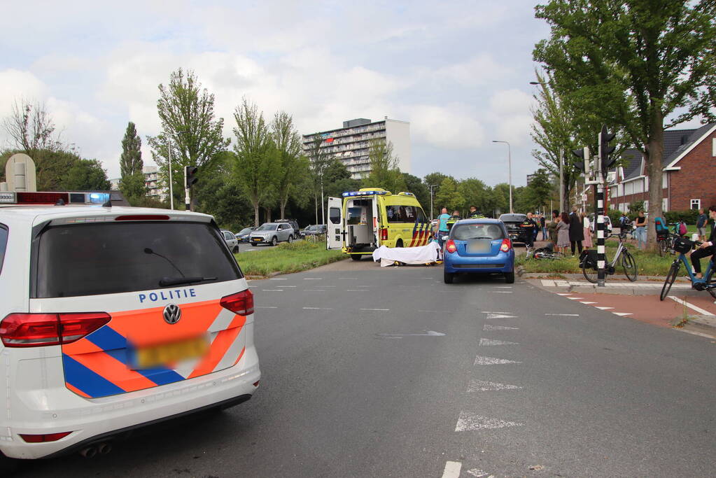 Kind op fiets ernstig gewond bij botsing met automobilist