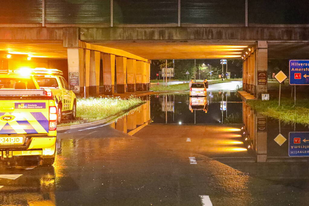 Auto's gestrand vanwege hevige regenval