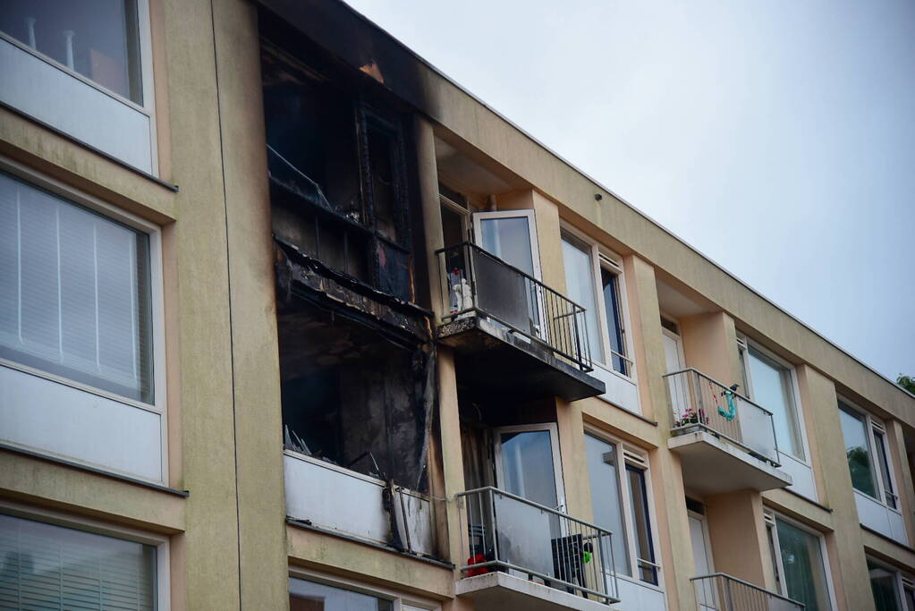 Twee flatwoningen volledig uitgebrand