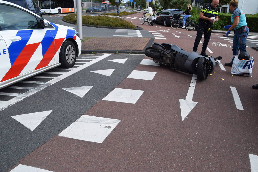 Scooterrijder gewond bij botsing met auto