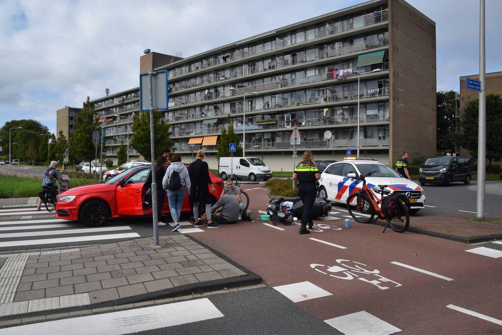 Scooterrijder gewond bij botsing met auto