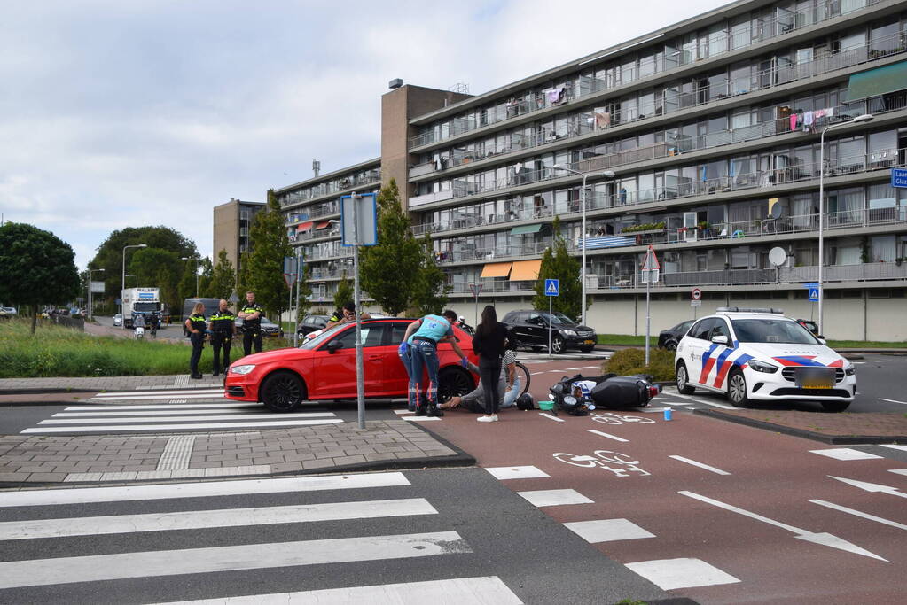 Scooterrijder gewond bij botsing met auto