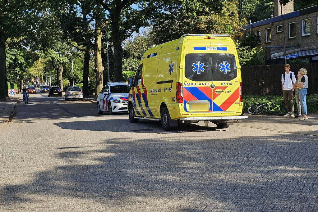 Scooterrijder en fietser in botsing