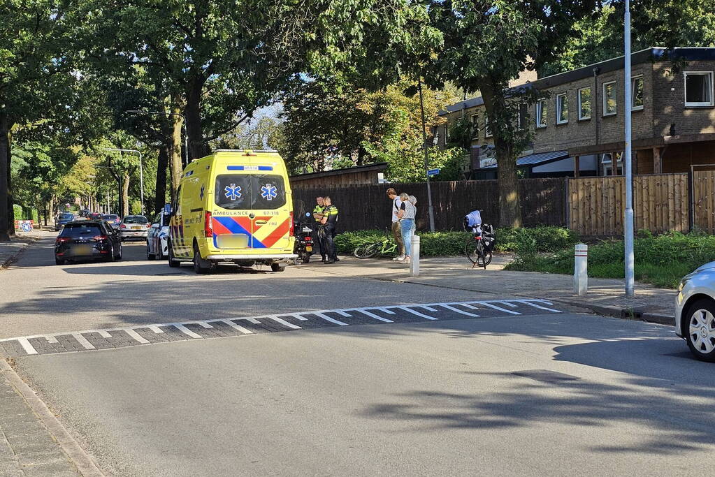 Scooterrijder en fietser in botsing