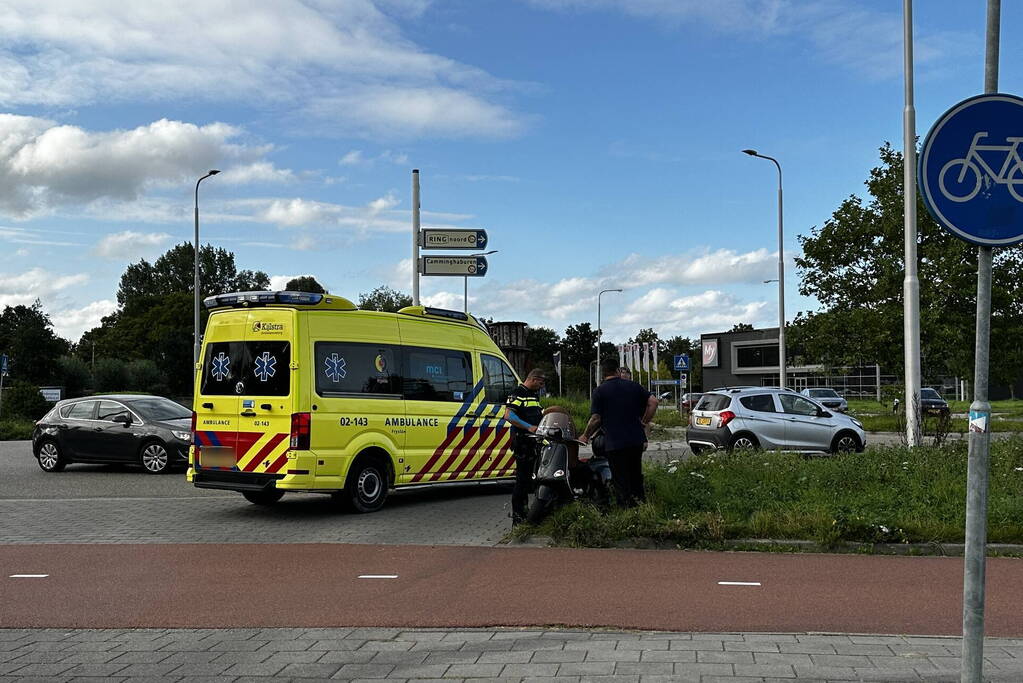 Scooterrijder gewond bij botsing met automobilist