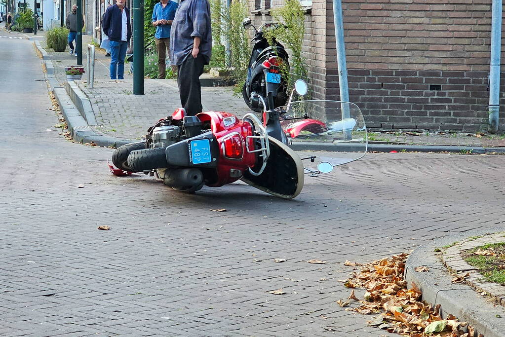 Scooterrijder gewond bij botsing op kruising