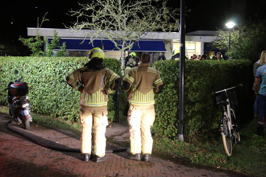 Brandende tuinmeubel snel onder controle