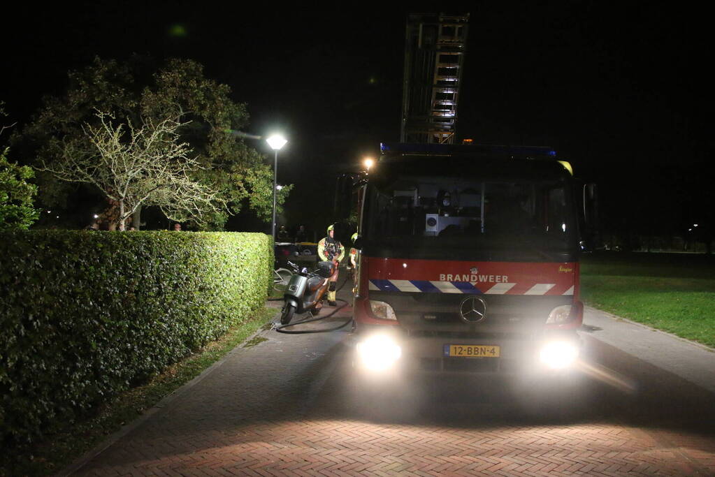 Brandende tuinmeubel snel onder controle