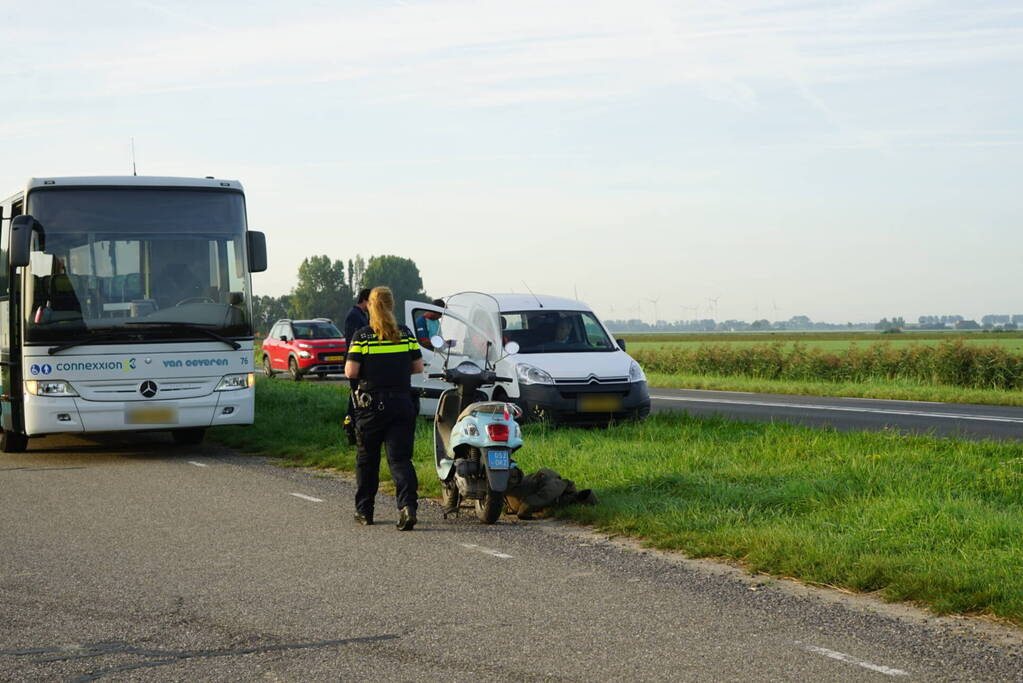 Lijnbus beschadigd bij ongeval met bestelbus