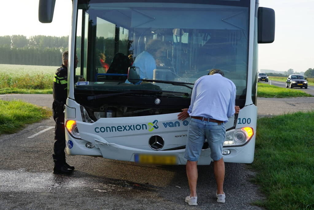 Lijnbus beschadigd bij ongeval met bestelbus