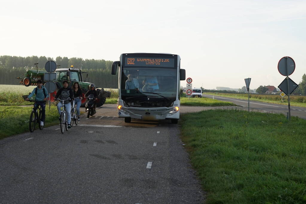 Lijnbus beschadigd bij ongeval met bestelbus