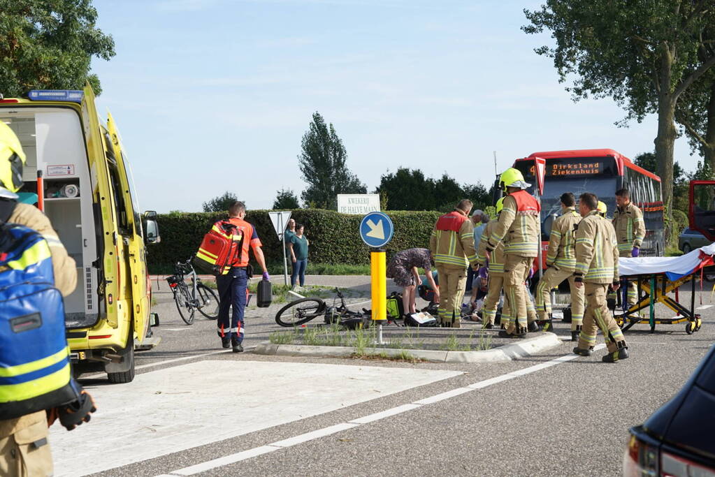 Tiener overleden na botsing lijnbus