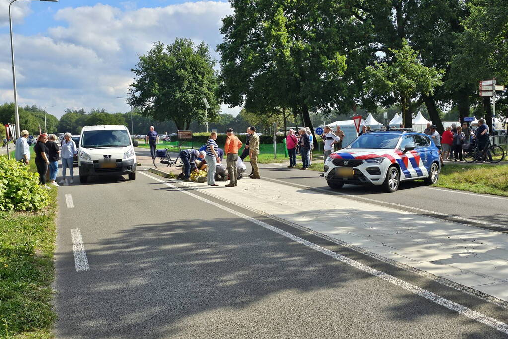 Ernstig ongeval tussen bestelbus en fietser, bestuurder onder invloed