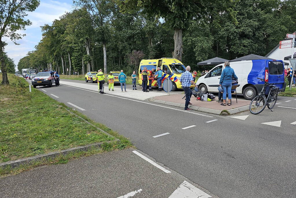 Ernstig ongeval tussen bestelbus en fietser, bestuurder onder invloed