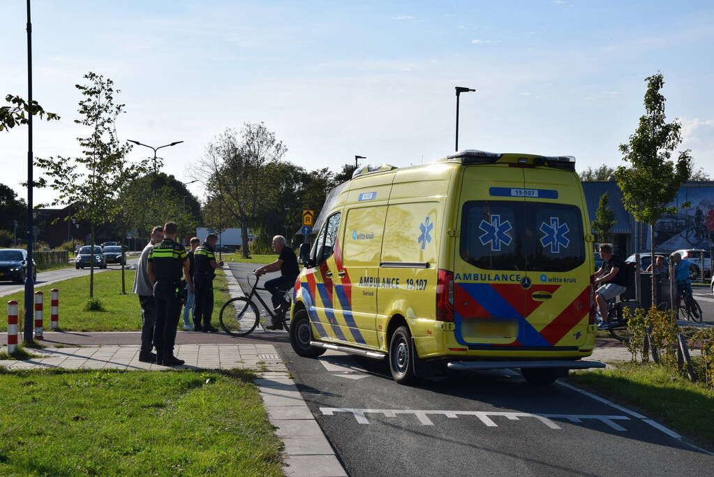 Voetganger gewond bij botsing met bestelbus, bestuurder geen rijbewijs en onder invloed van drugs