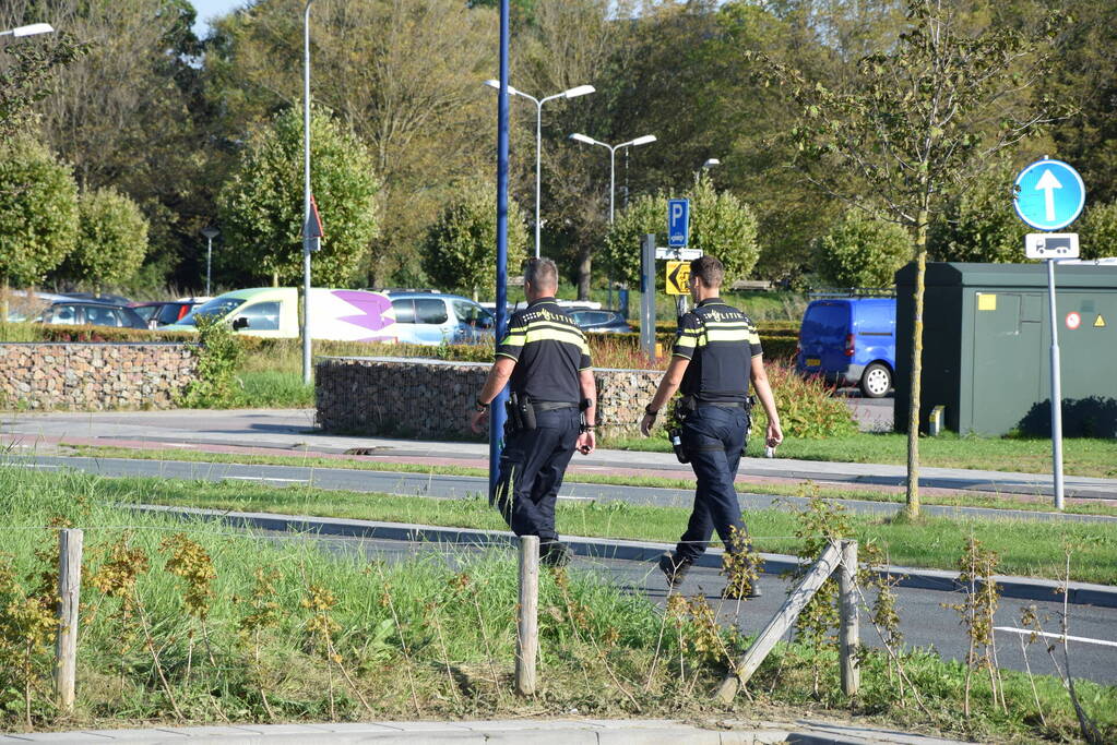 Voetganger gewond bij botsing met bestelbus, bestuurder geen rijbewijs en onder invloed van drugs