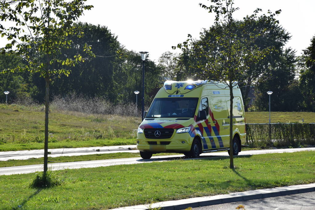 Voetganger gewond bij botsing met bestelbus, bestuurder geen rijbewijs en onder invloed van drugs