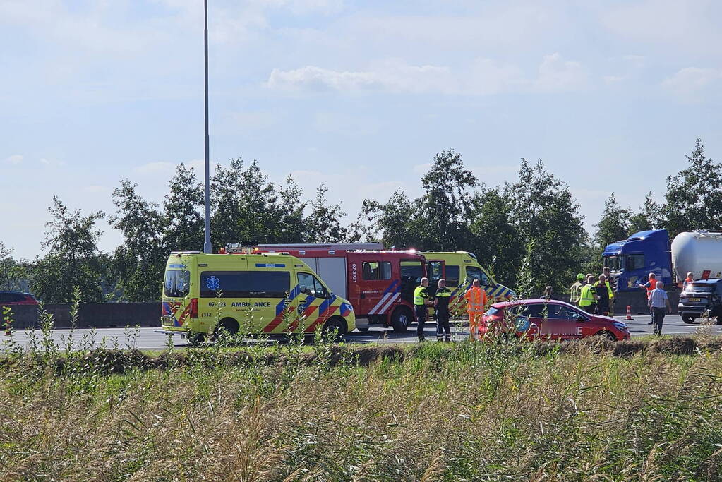 Meerdere voertuigen betrokken bij ongeval op snelweg