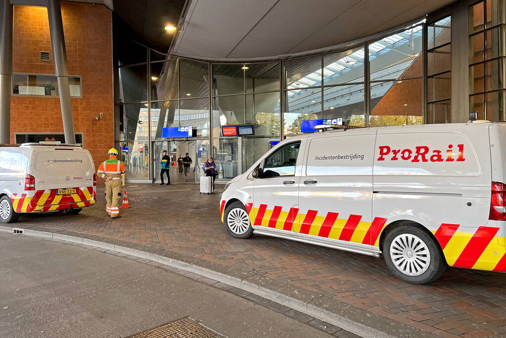 Brandweer controleert goederentrein vanwege chemische lucht