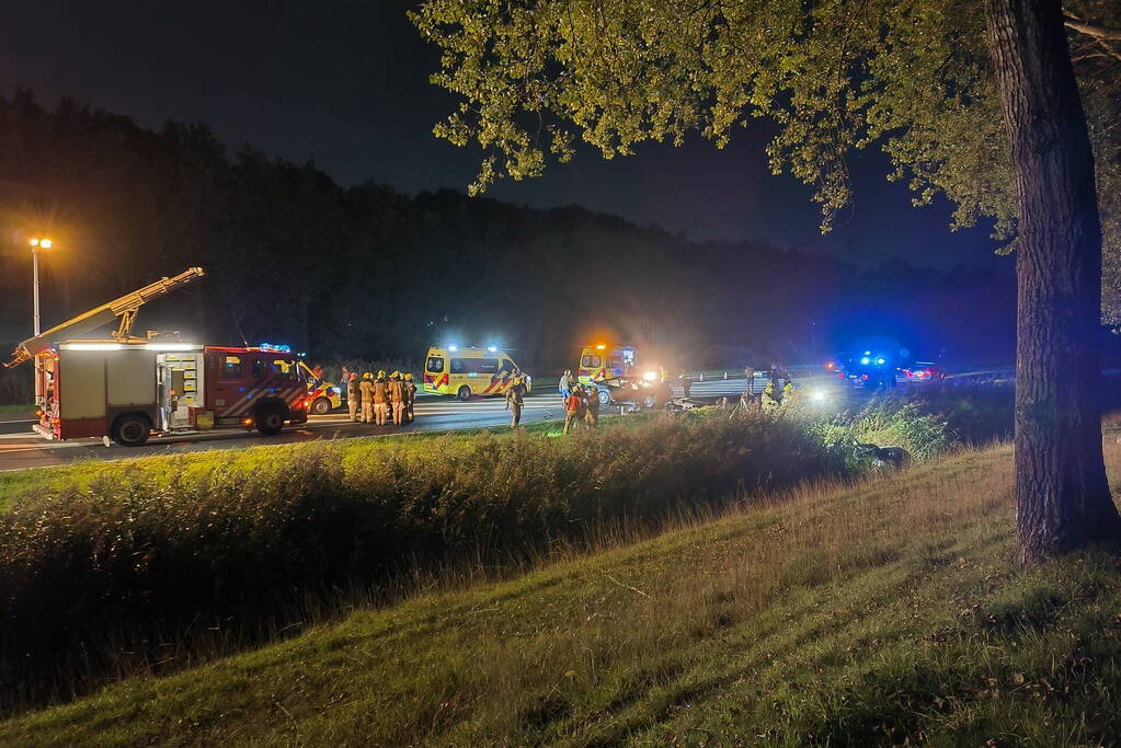 Twee doden bij frontale botsing tussen twee voertuigen