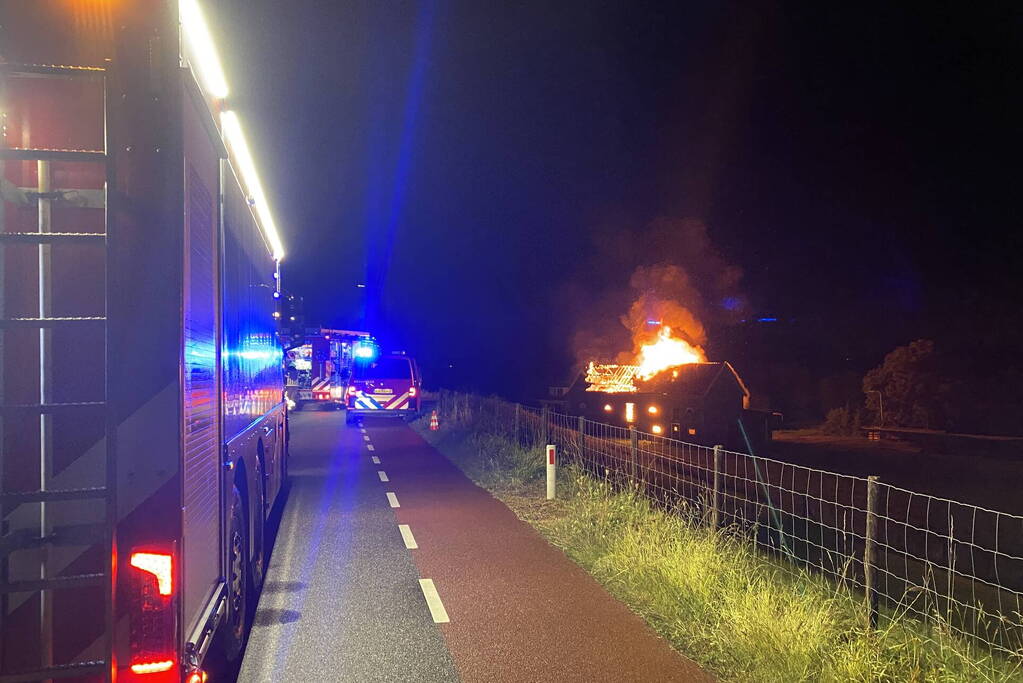 Uitslaande brand in schuur