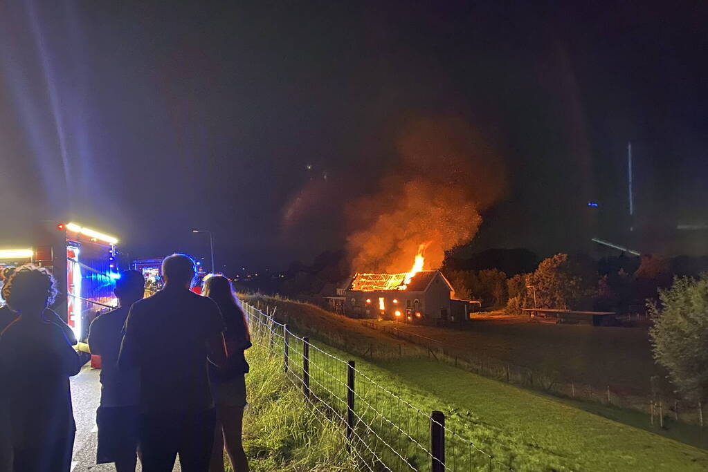 Uitslaande brand in schuur