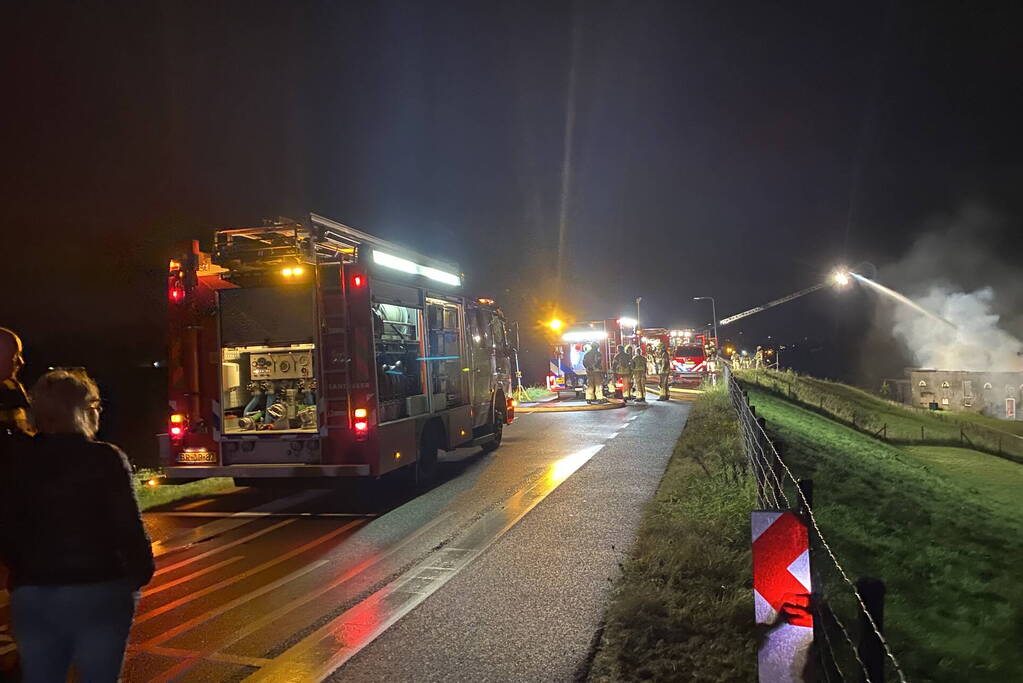 Uitslaande brand in schuur